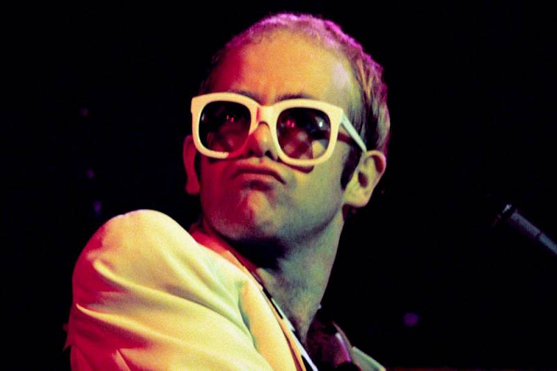 background Elton John: Becoming Rocketman