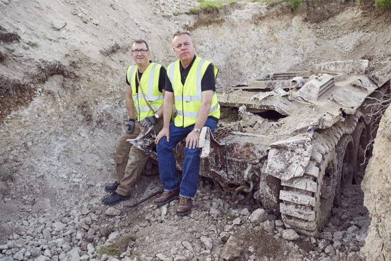 background WW2 Treasure Hunters