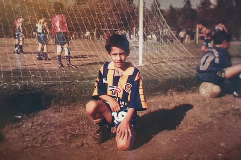 background Ángel Di María: Breaking Down the Wall