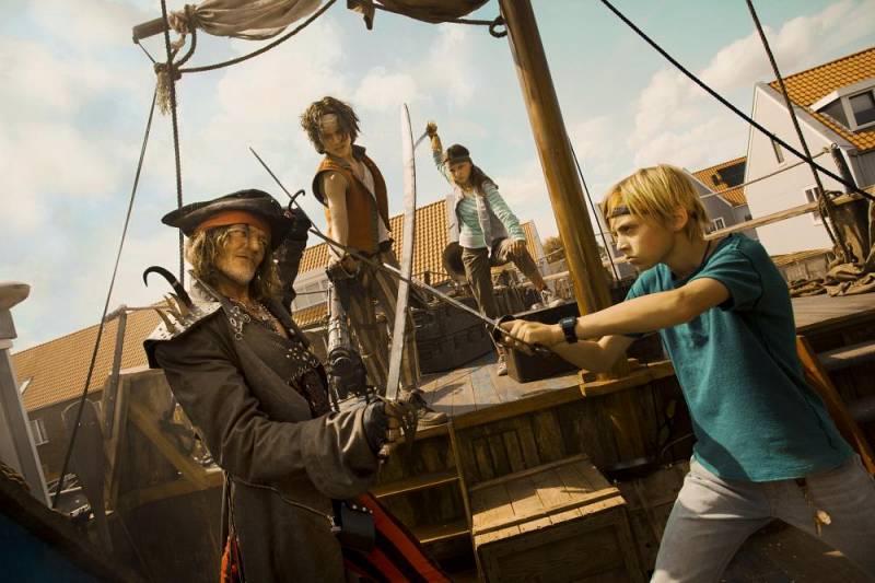 background De Piraten van Hiernaast