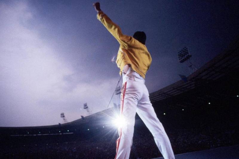 background Freddie Mercury: The Great Pretender