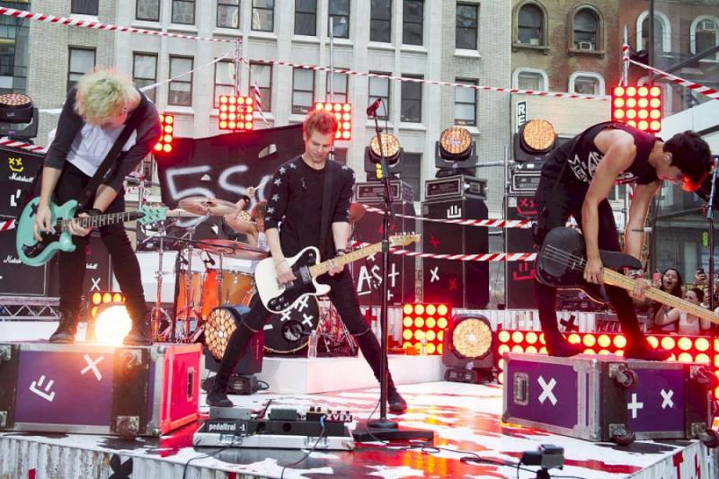 background 5 Seconds of Summer: So Perfect