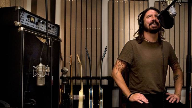 background Foo Fighters: Back and Forth