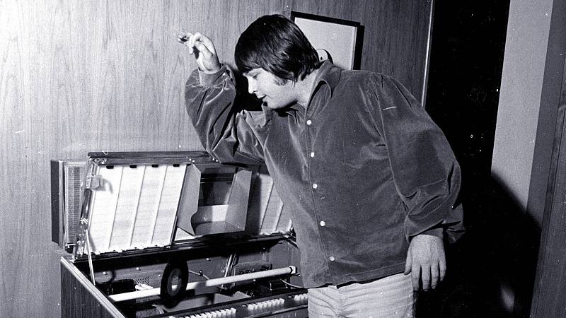 background Brian Wilson: Long Promised Road