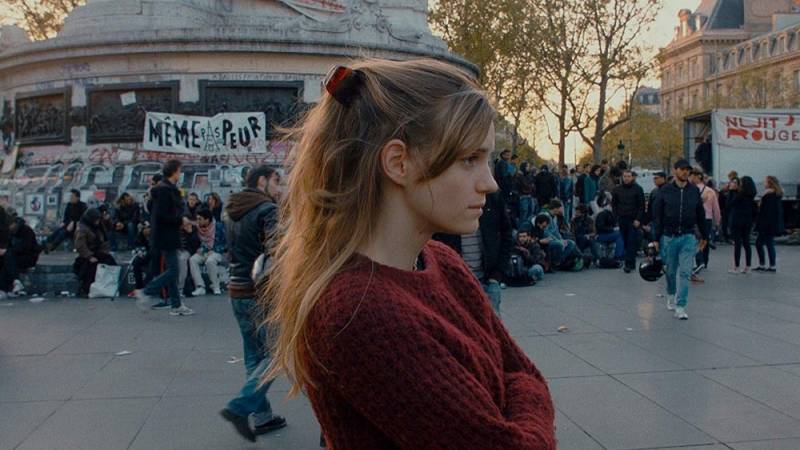 background Paris est à nous