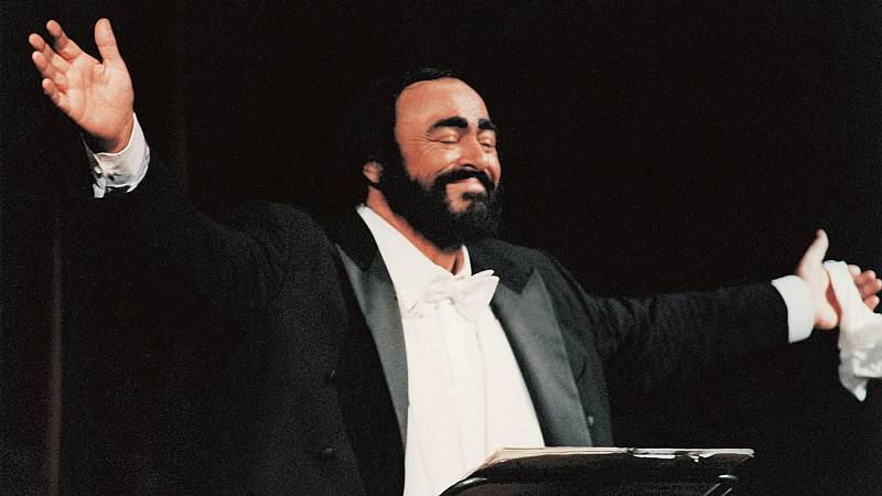 background Pavarotti