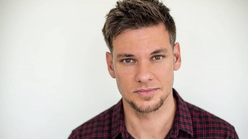 background Theo Von: No Offense