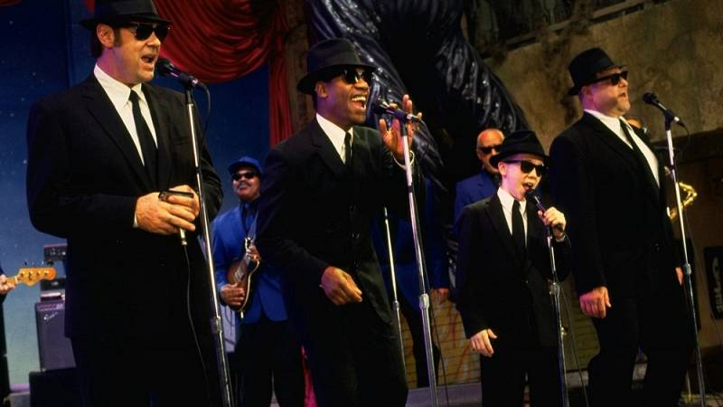 background Blues Brothers 2000