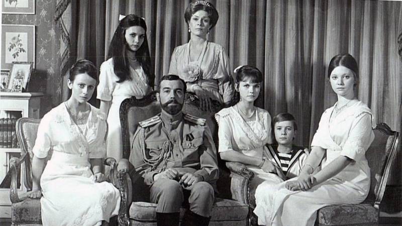 background Nicholas and Alexandra