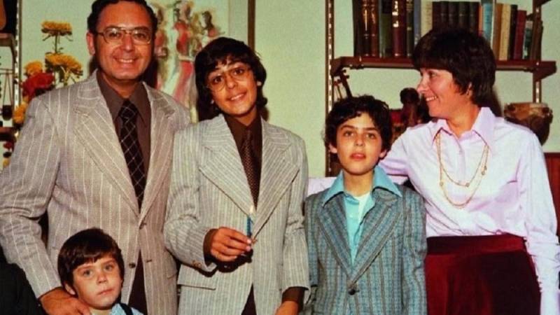 background Capturing the Friedmans