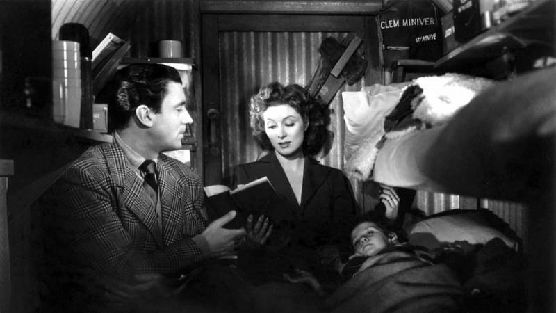 background Mrs. Miniver
