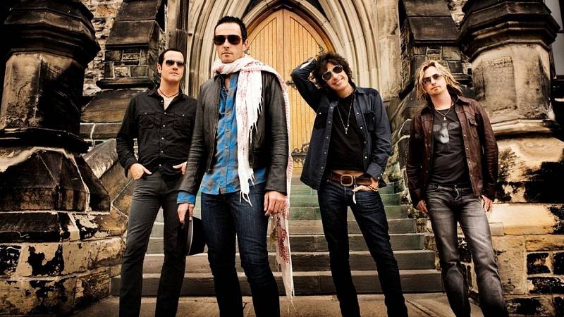 background Stone Temple Pilots - Alive in the Windy City