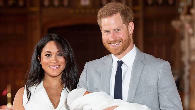background Meghan & Harry: Baby Fever
