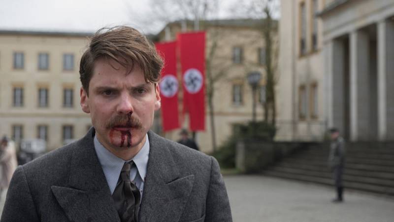 background Alone in Berlin