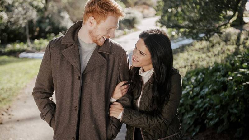 background Harry & Meghan: Becoming Royal