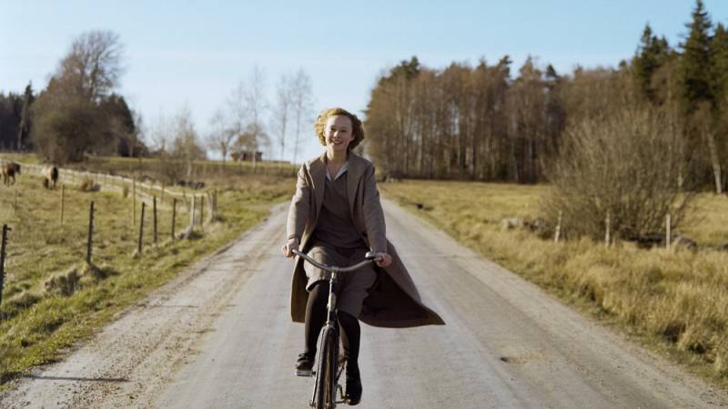 background Becoming Astrid
