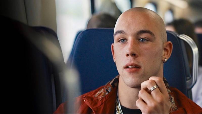 background Een gabber gaat naar huis