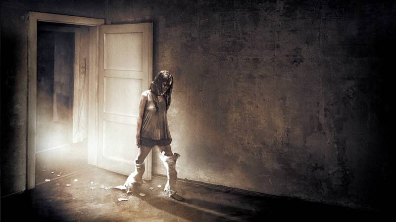 background Insidious: Chapter 3