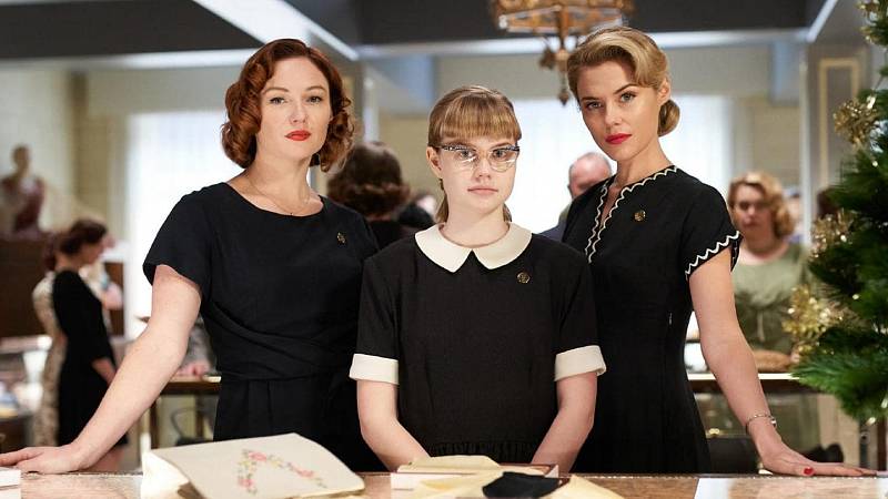 background Ladies in Black