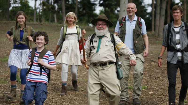 background Vader met vier kinderen: terug naar de natuur