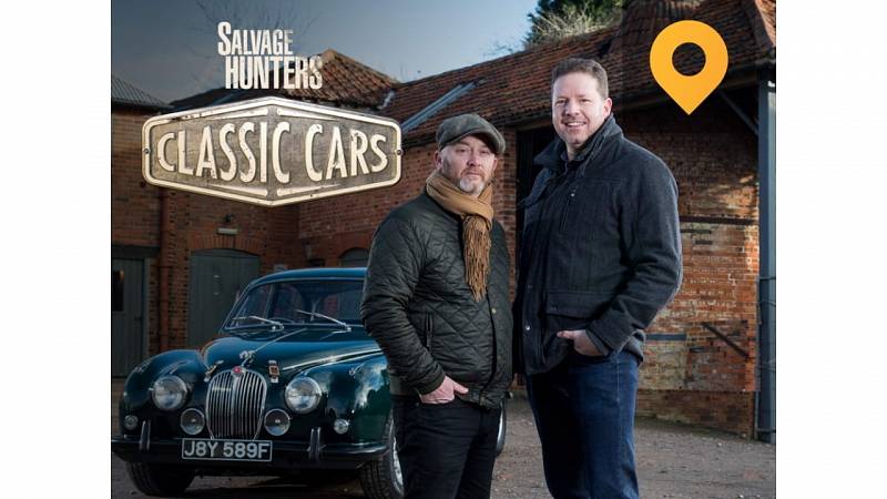 background Salvage hunters: Classic cars