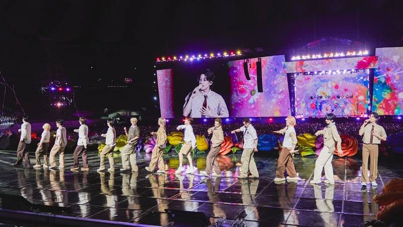 background SEVENTEEN TOUR 'FOLLOW' AGAIN