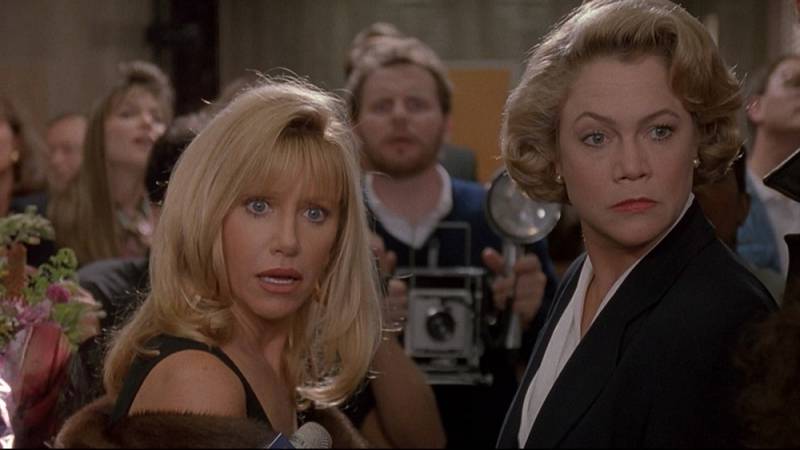 background Serial Mom