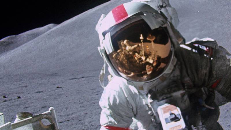 background Apollo: Missions to the moon