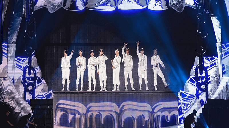 background Stray Kids: The dominATE Experience