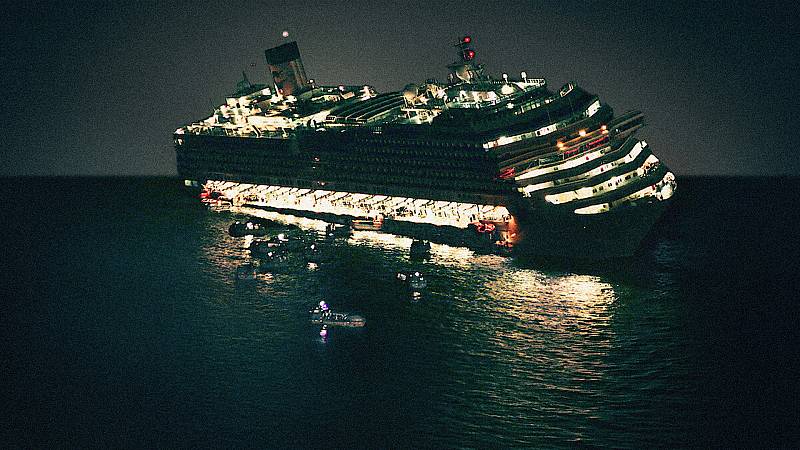 background Shipwrecked: Nightmare at Sea