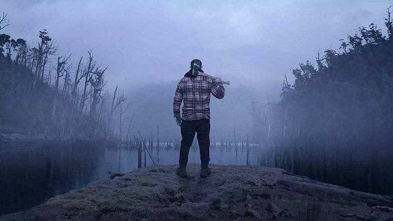 background Alone Australia
