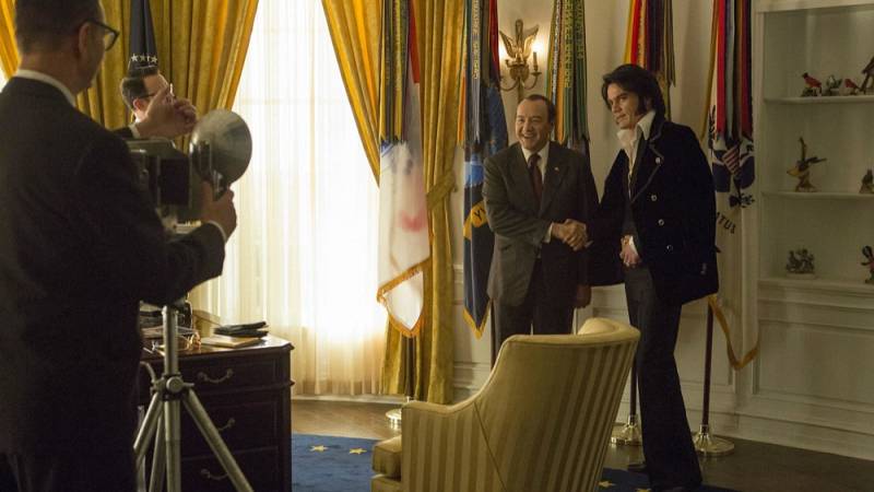 background Elvis & Nixon