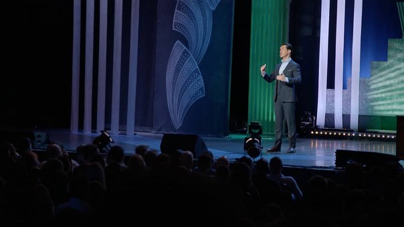 background Jimmy Carr: Funny Business