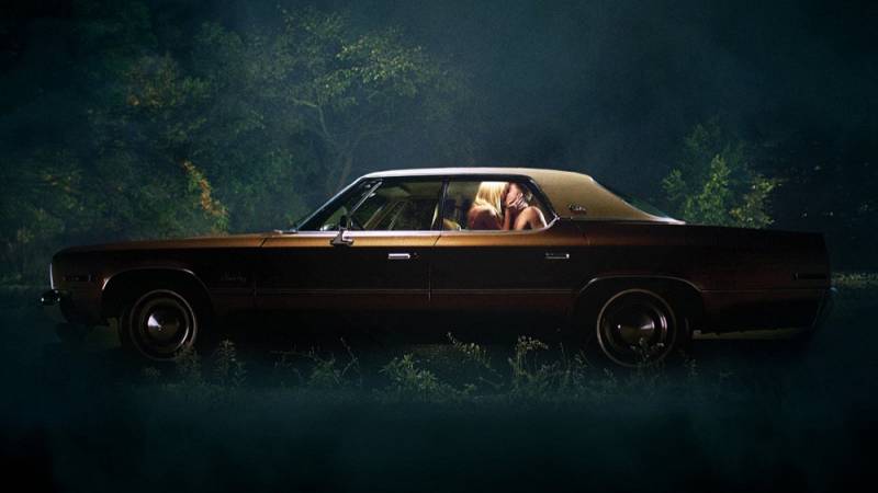 background It Follows