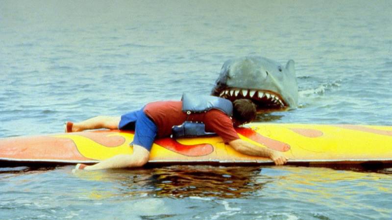 background Jaws 2