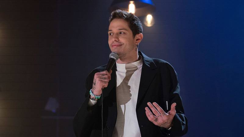 background Pete Davidson: Alive From New York