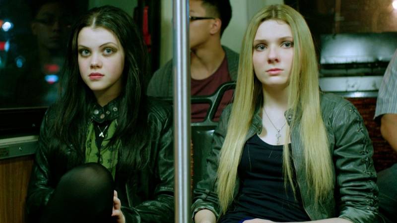 background Perfect Sisters