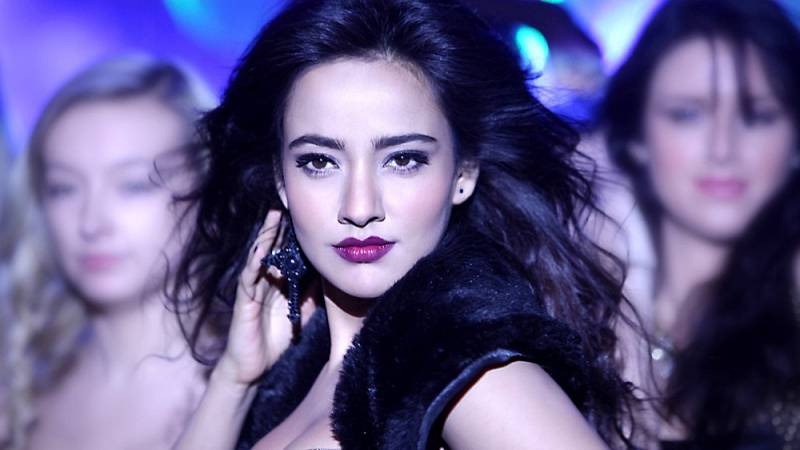 background Yamla Pagla Deewana 2