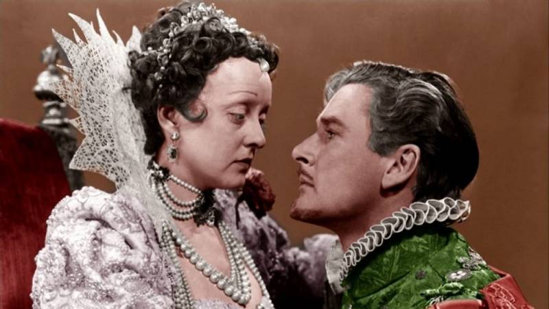 background The Private Lives of Elizabeth and Essex