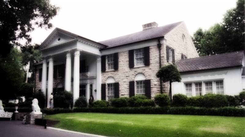 background Finding Graceland
