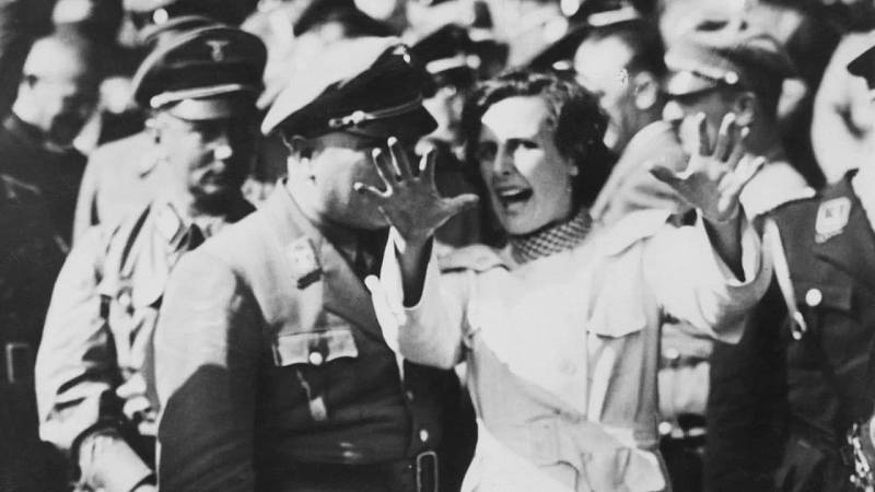 background Riefenstahl