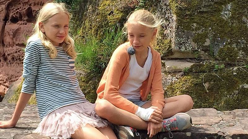 background Zappbios: Lotte & Louise
