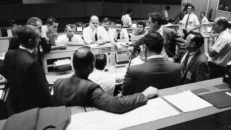 background 13 Factors that Saved Apollo 13