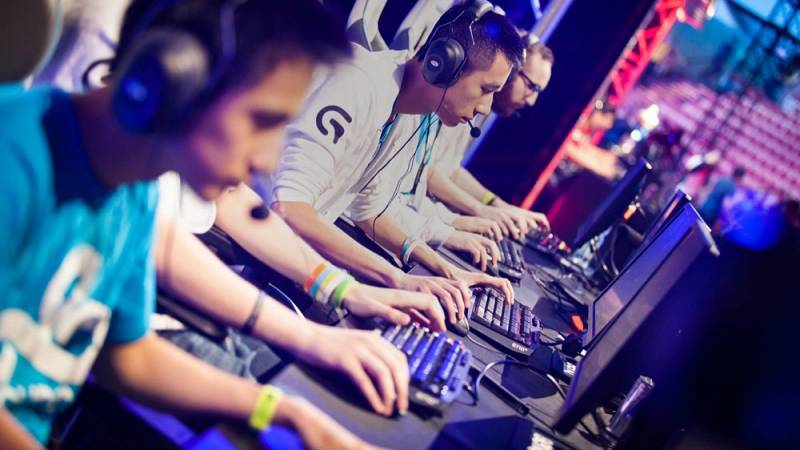 background All Work All Play: The Pursuit of eSports Glory Live